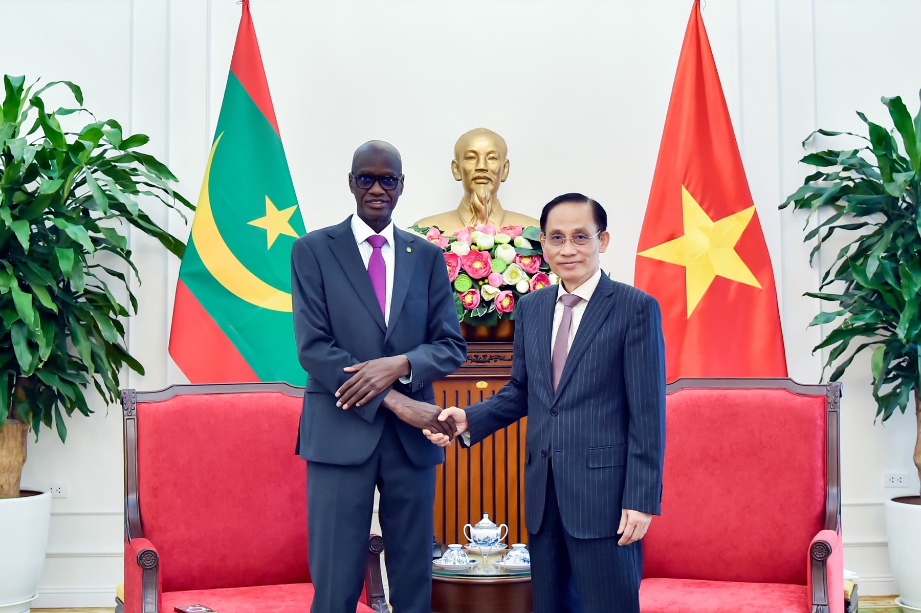 Uỷ viên Bộ Chính trị, Bộ trưởng Ngoại giao Lê Hoài Trung tiếp Bộ trưởng, Tổng Thư ký Chính phủ Mauritania Moctar Al Housseynou Lam